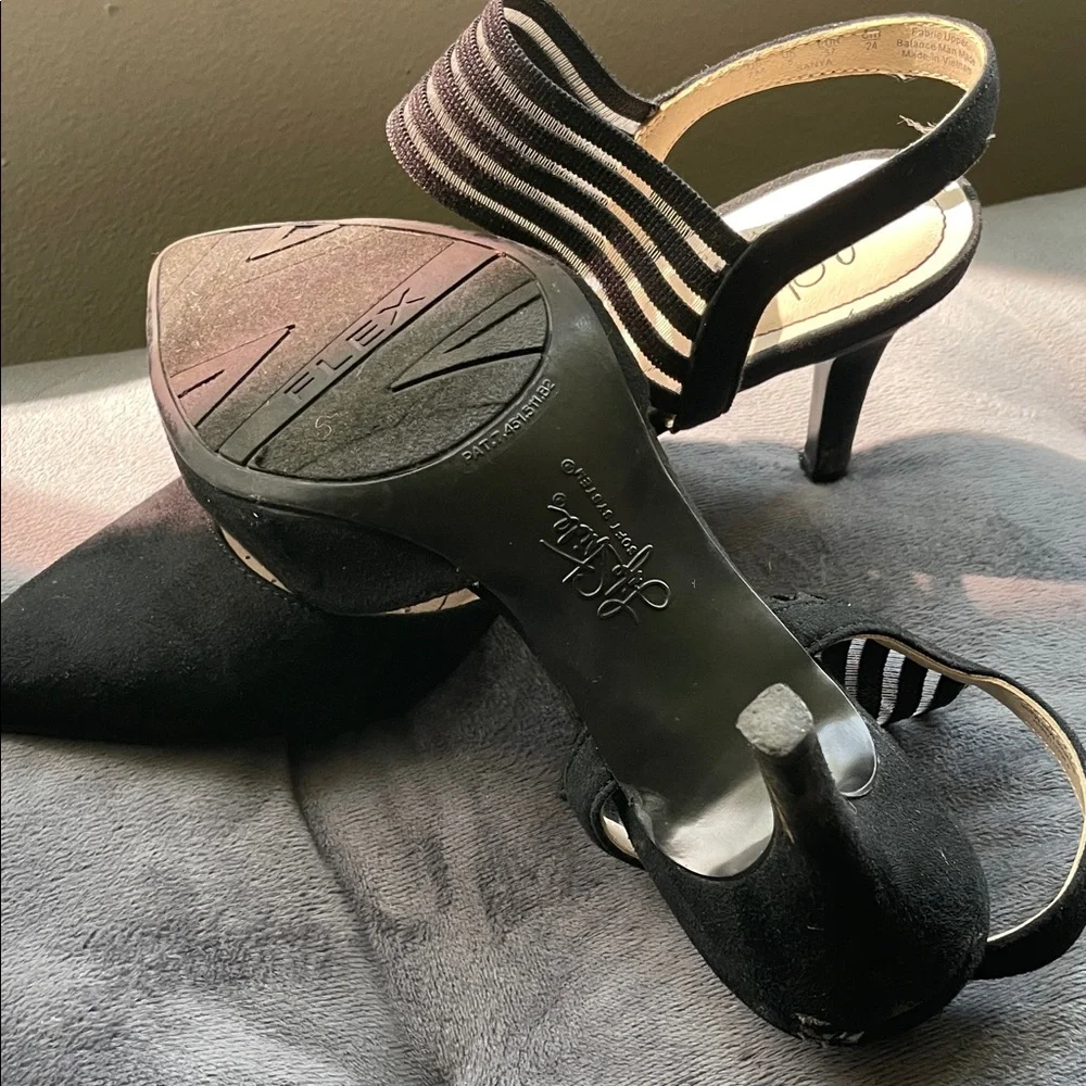 Life Stride Black Striped Heels - Picture 4 of 5